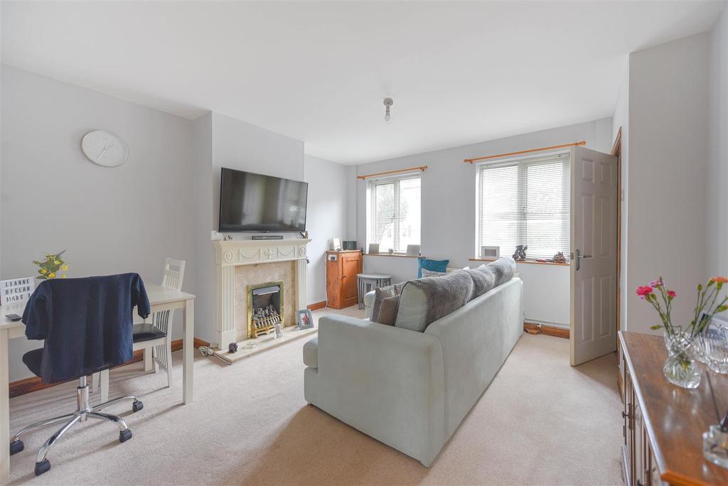 Cambria Crescent, Northampton 2 bed terraced house £195,000