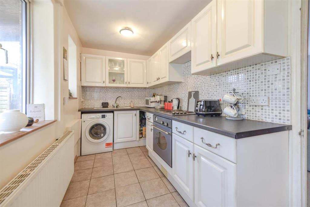 Cambria Crescent, Northampton 2 bed terraced house for sale £195,000
