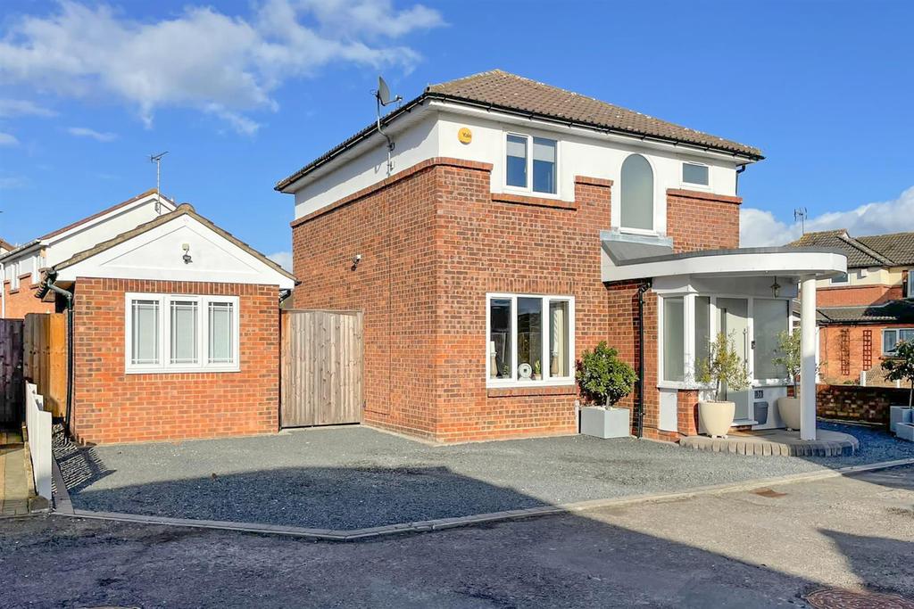 Sherbourne Drive, Basildon 3 bed detached house £450,000