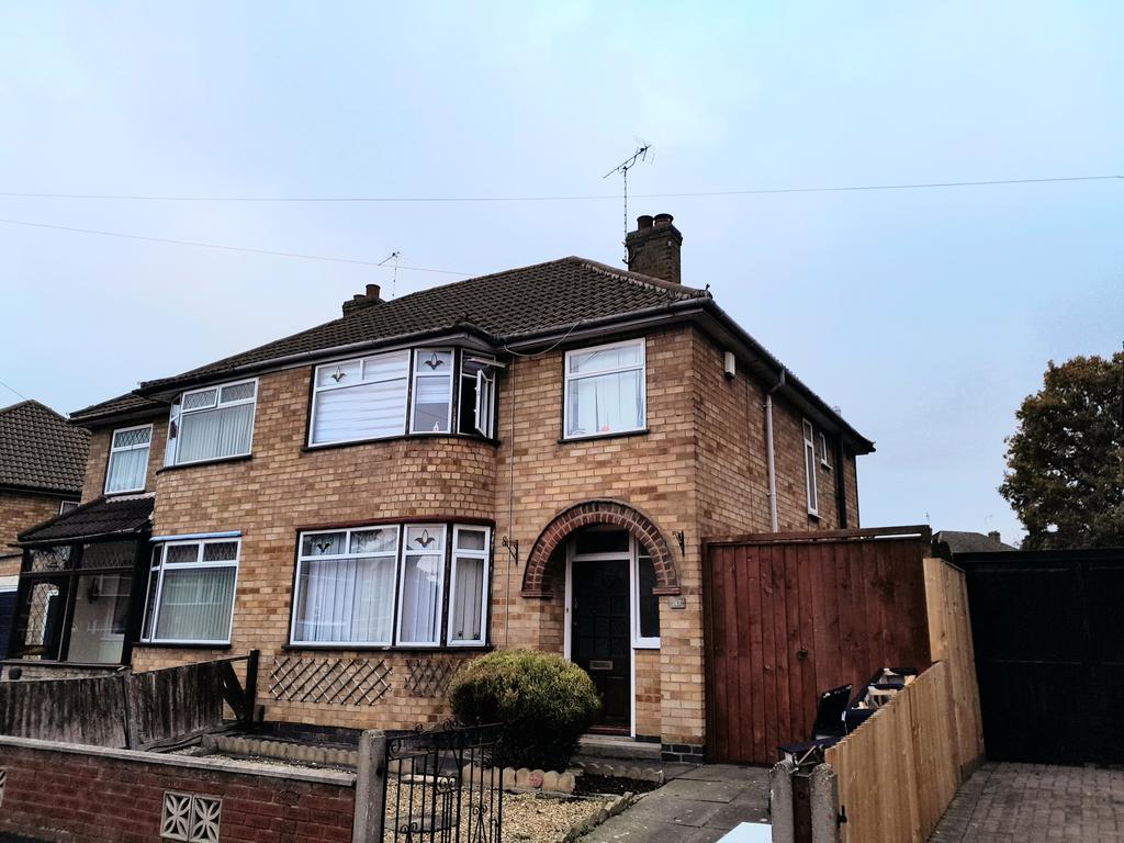Mossdale Road, Leicester, LE3 3 bed semidetached house £950 pcm (£