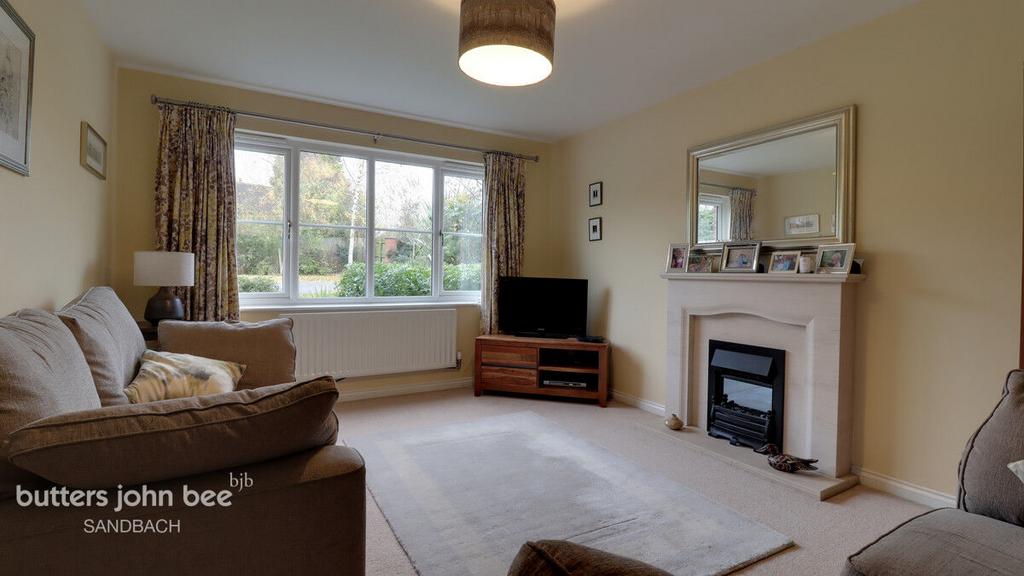 Rose Way, Sandbach 4 bed detached house £350,000