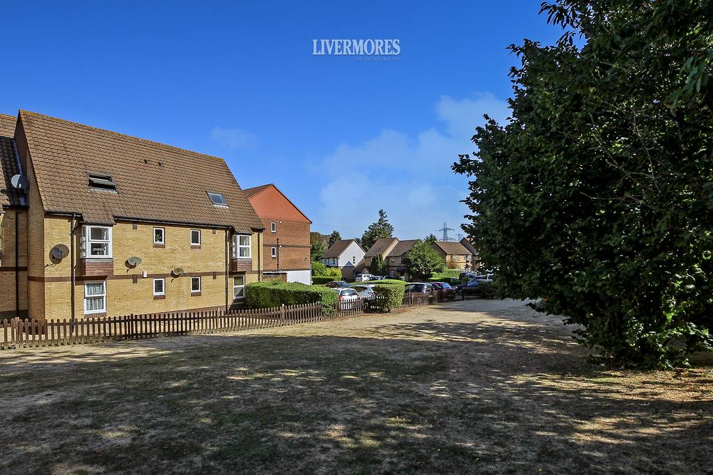 Heatherbank Close, Crayford, Kent, DA1 1 bed apartment £140,000