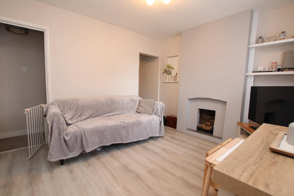 Powder Mill Lane, Dartford, Kent, DA1 2 bed terraced house £325,000