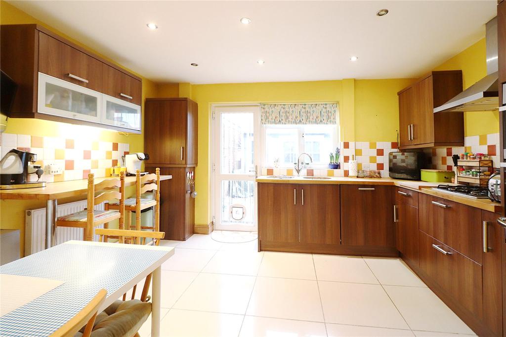 Madison Crescent, Bexleyheath, Kent, DA7 3 bed semidetached house £