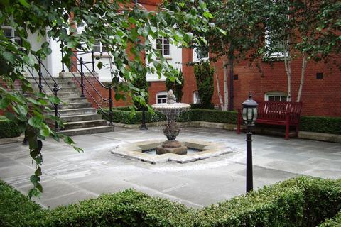 undefined, Fulham Palace Road, Hammersmith, London, W6