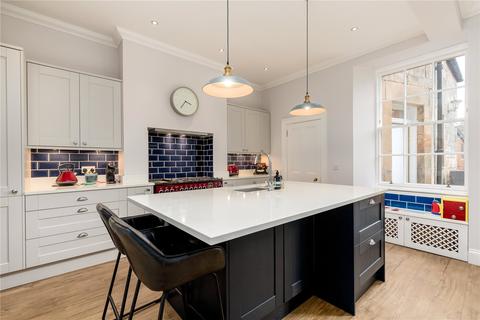 11 Abinger Gardens, Edinburgh, EH12 6DE
