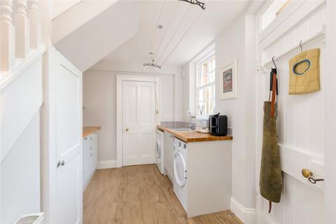11 Abinger Gardens, Edinburgh, EH12 6DE