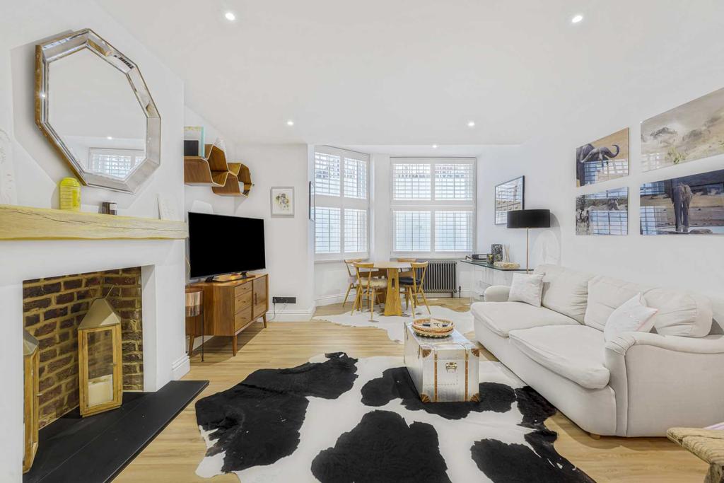 Roland Gardens, London, SW7 2 bed apartment £2,708 pcm (£625 pw)