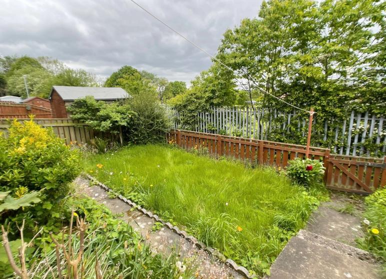 Hillside Gardens, Shield Row, Stanley, DH9 3 bed end of terrace house