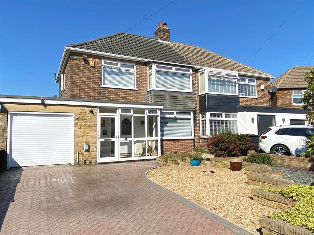 Ullswater Close, Hanging Heaton, Dewsbury, WF12 3 bed semidetached house £225,000