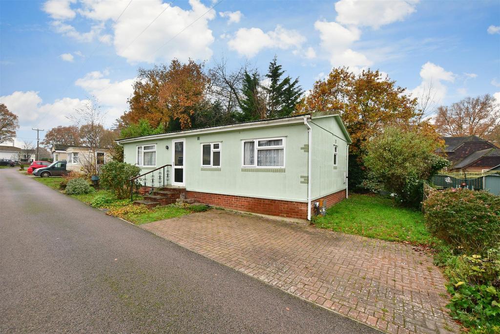 East Hill Road, Knatts Valley... 2 bed park home £170,000