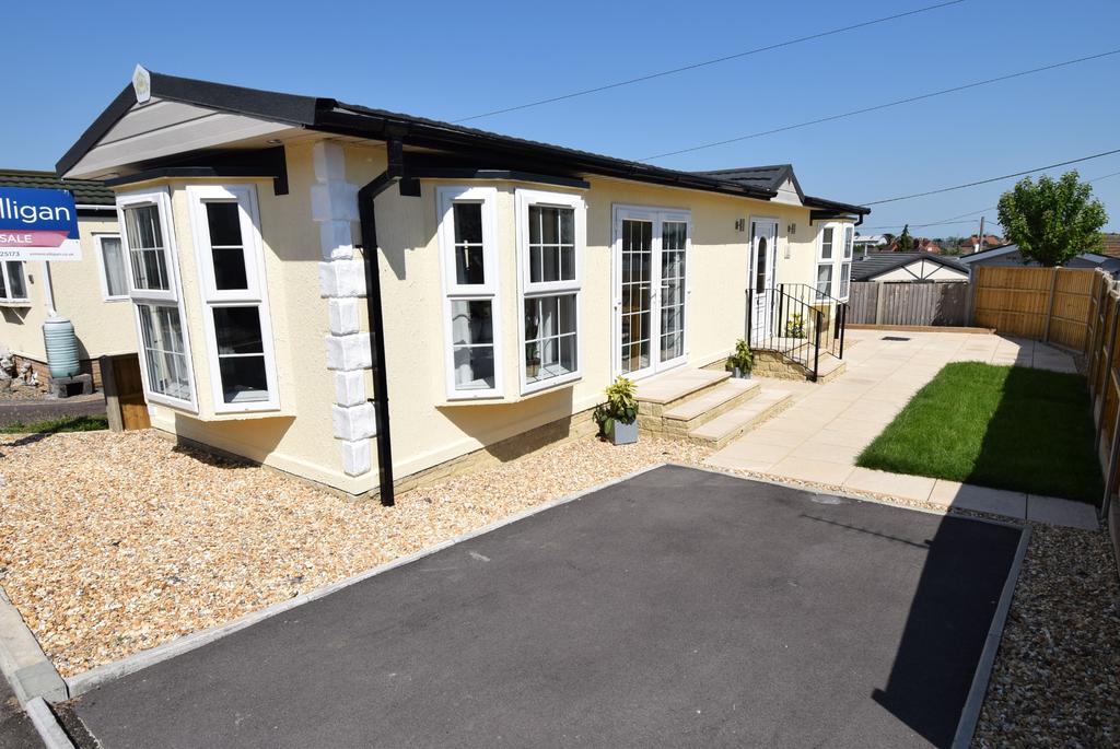51 Bungalow Park, Holders Road, Amesbury, SP4 7PL 2 bed park home for