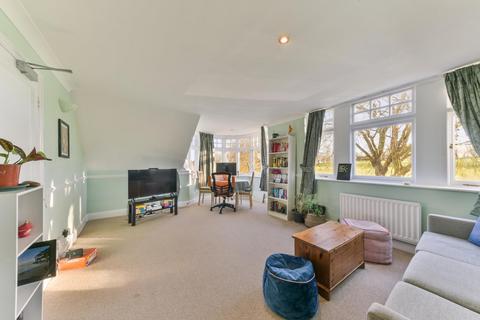 Flat E, 9 Hilly Fields Crescent, London, SE4 1QA