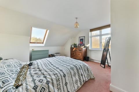 Flat E, 9 Hilly Fields Crescent, London, SE4 1QA