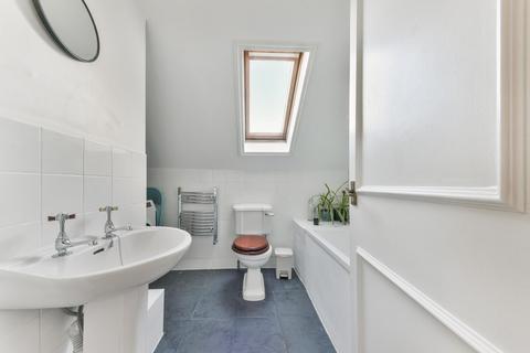 Flat E, 9 Hilly Fields Crescent, London, SE4 1QA