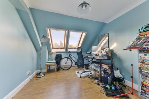 Flat E, 9 Hilly Fields Crescent, London, SE4 1QA