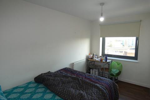 2 bedroom flat to rent, Lovelace House, West Ealing