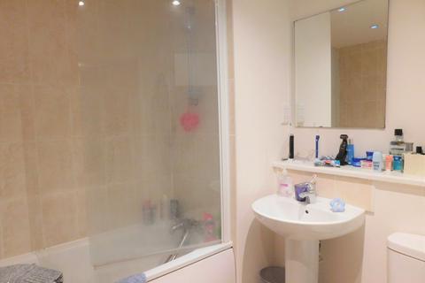 2 bedroom flat to rent, Lovelace House, West Ealing