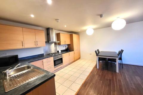 2 bedroom flat to rent, Lovelace House, West Ealing