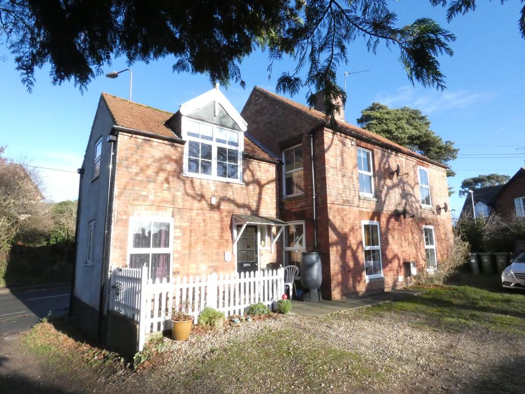 Queens Road, Fakenham NR21 1 bed flat £600 pcm (£138 pw)