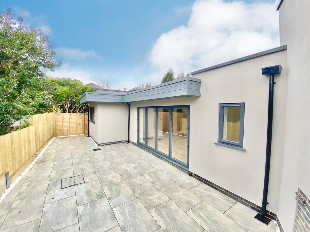 Everest Road, Cheltenham, Gloucestershire, GL53 2 bed bungalow for sale