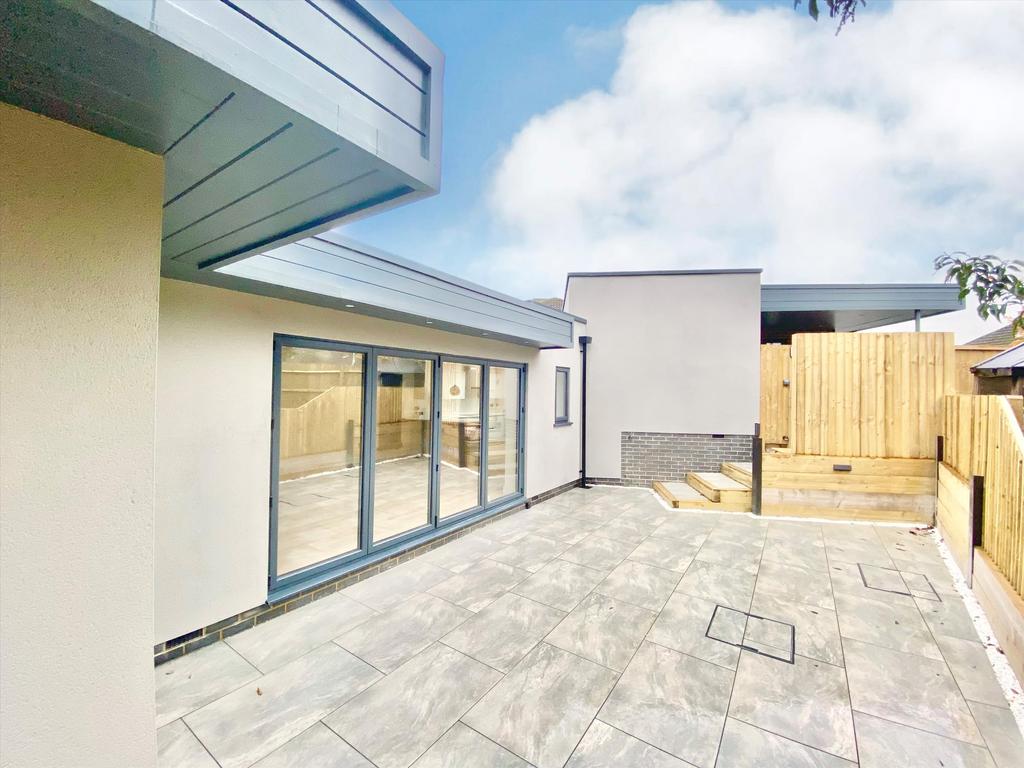 Everest Road, Cheltenham, Gloucestershire, GL53 2 bed bungalow for sale
