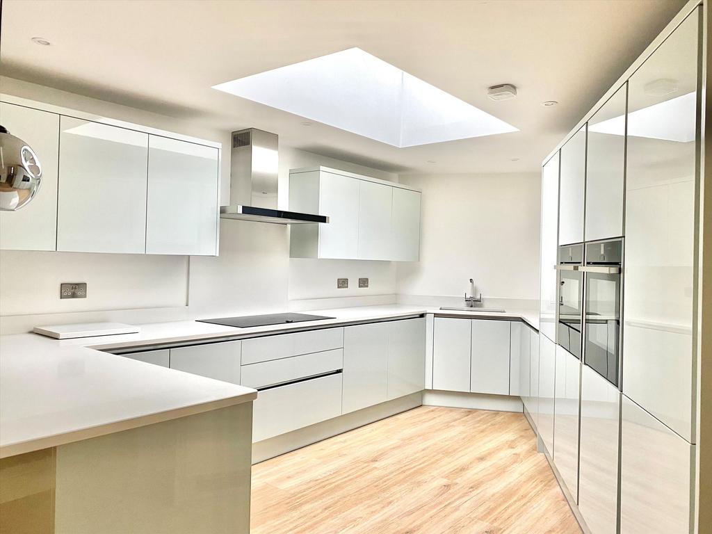 Everest Road, Cheltenham, Gloucestershire, GL53 2 bed bungalow for sale