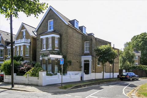 Studio to rent, Grosvenor Road, Chiswick, London, W4