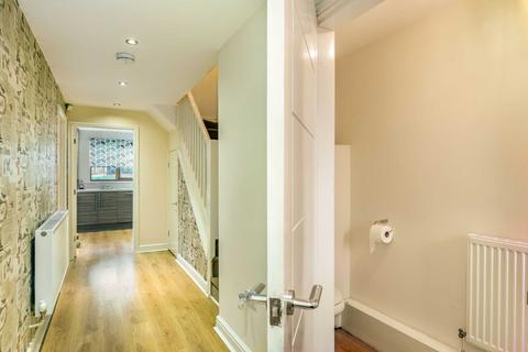 3 bedroom terraced house to rent, Woollin Avenue, Tingley