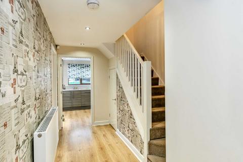 3 bedroom terraced house to rent, Woollin Avenue, Tingley