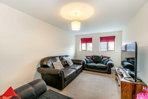 3 bedroom terraced house to rent, Woollin Avenue, Tingley