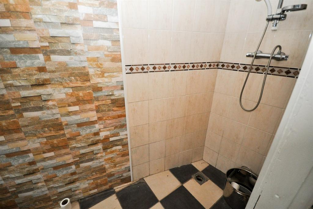 Ground floor Shower