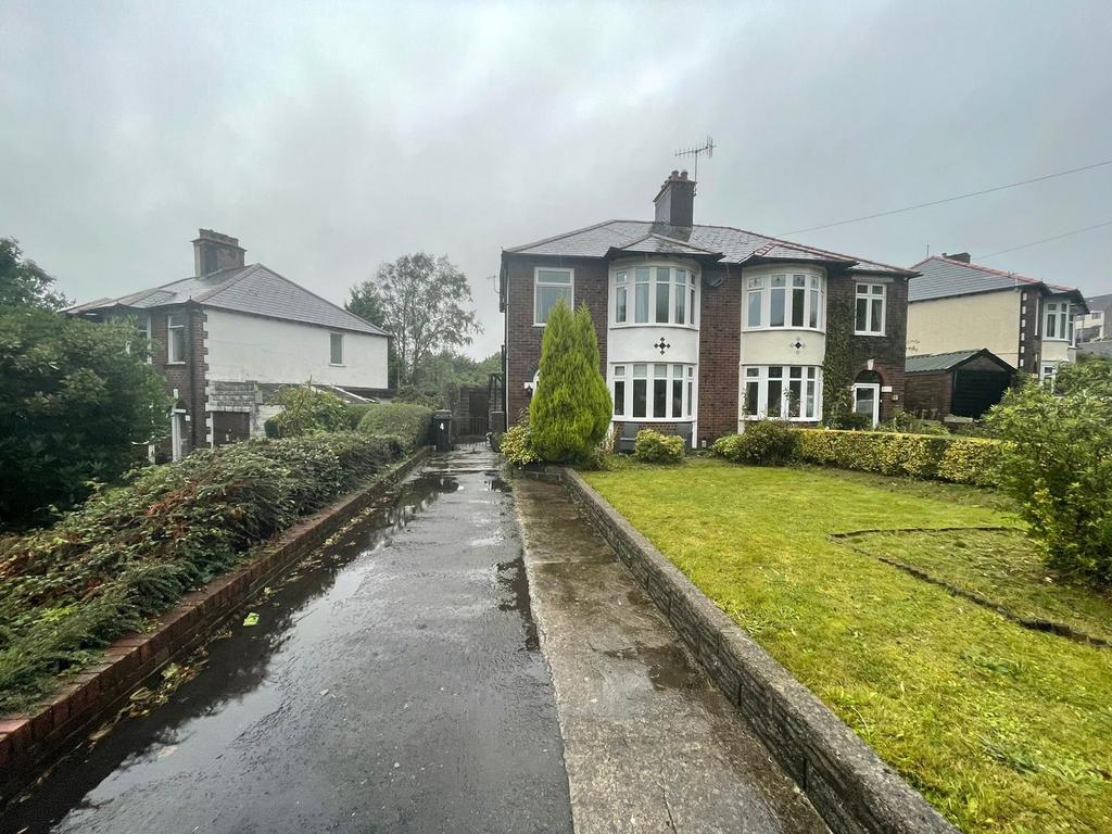 Church Crescent, Baglan, Port Talbot... 3 bed detached house £950 pcm