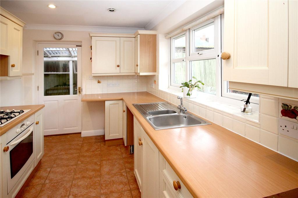 Hartfield Road, Forest Row, East Sussex 2 bed bungalow £1,400 pcm (£
