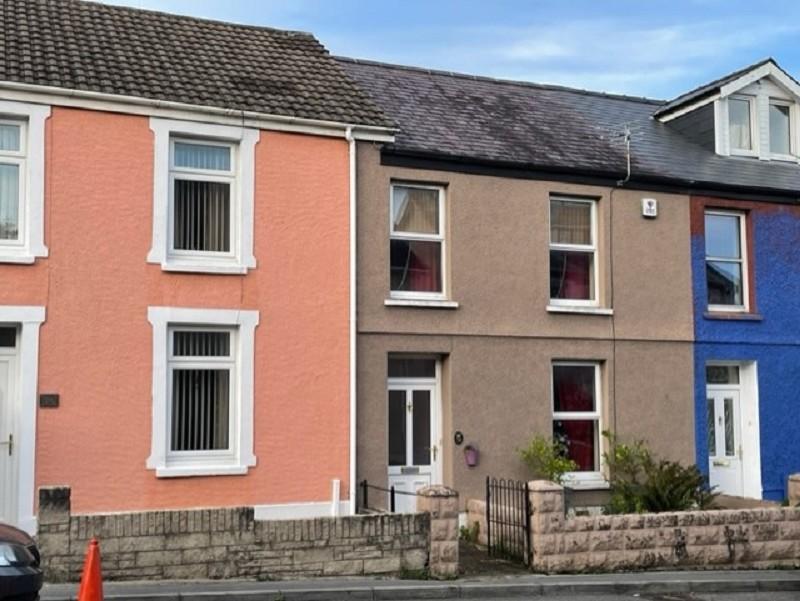 New Road, Llandeilo, Carmarthenshire. 2 bed terraced house for sale £