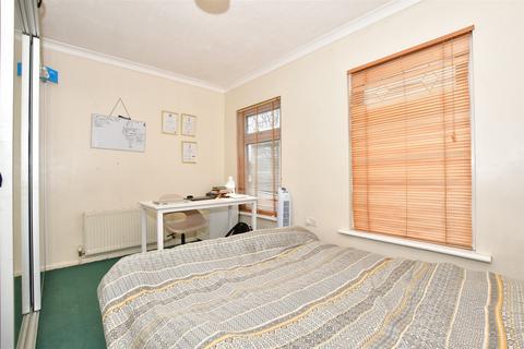 10 Sandcliff Road, Erith, DA8 1NY