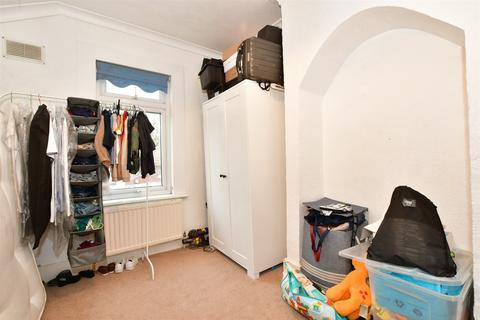 10 Sandcliff Road, Erith, DA8 1NY