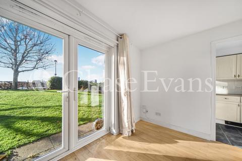 94 Ferguson Close, London, E14 3SJ