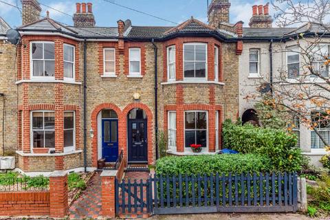17 Chestnut Road, London, SW20 8ED