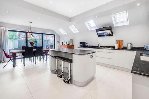 17 Chestnut Road, London, SW20 8ED