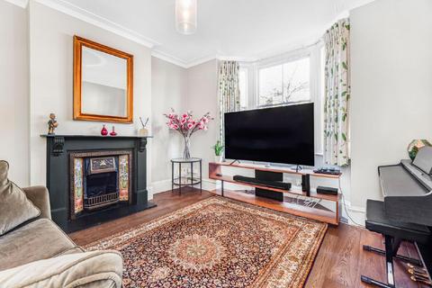 17 Chestnut Road, London, SW20 8ED