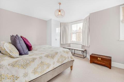 17 Chestnut Road, London, SW20 8ED