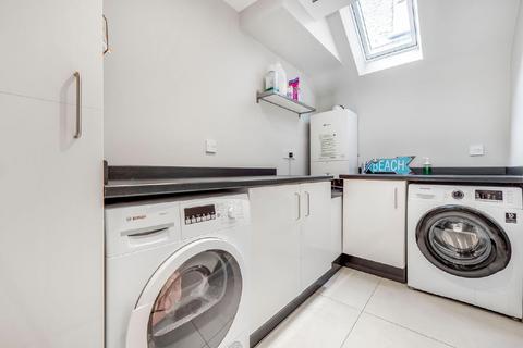17 Chestnut Road, London, SW20 8ED