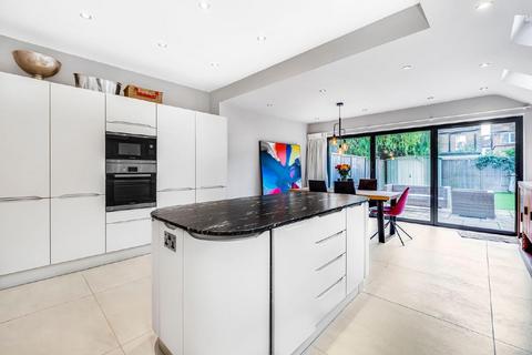 17 Chestnut Road, London, SW20 8ED