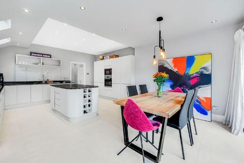 17 Chestnut Road, London, SW20 8ED