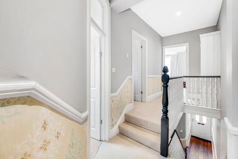 17 Chestnut Road, London, SW20 8ED
