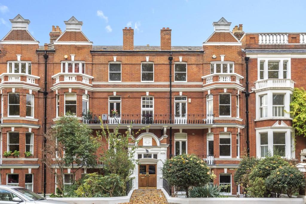 Albert Bridge Road, Battersea 2 bed flat for sale £1,050,000