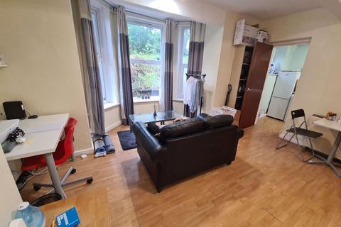 1 bedroom house to rent, Moorland Road, Leeds