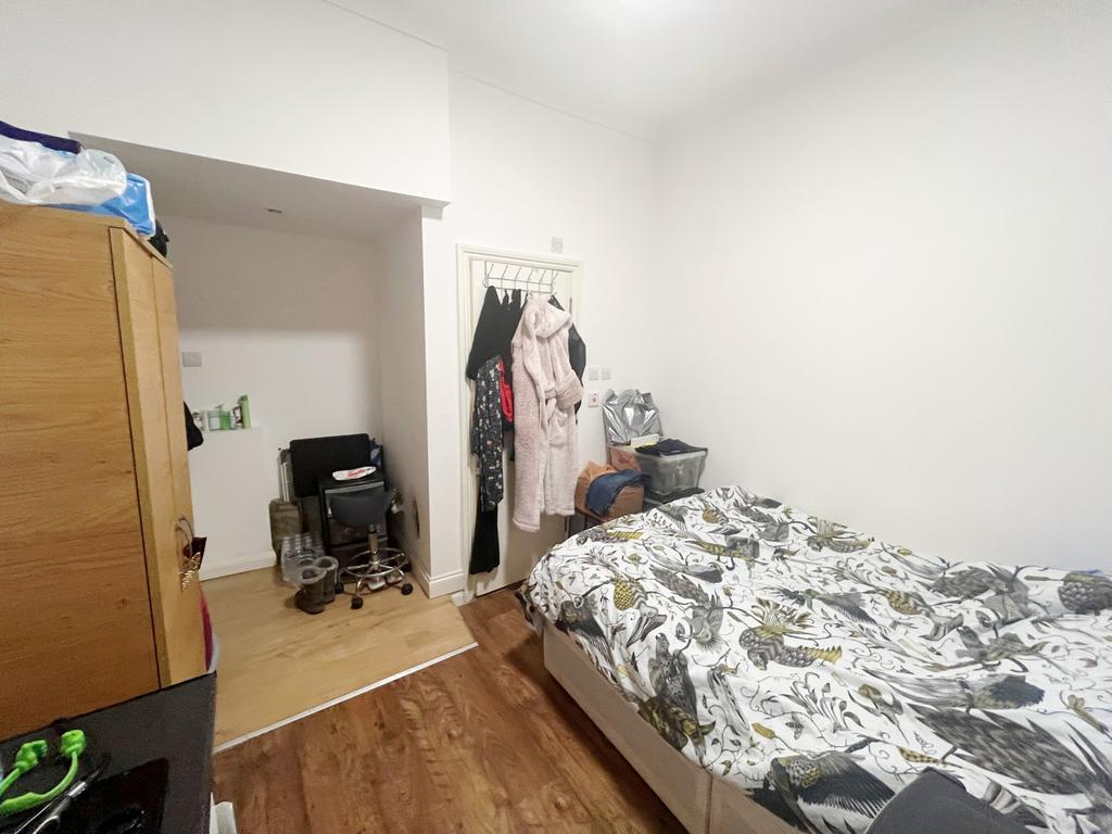 192 Finchley Road, NW3 Studio - £1,375 pcm (£317 pw)