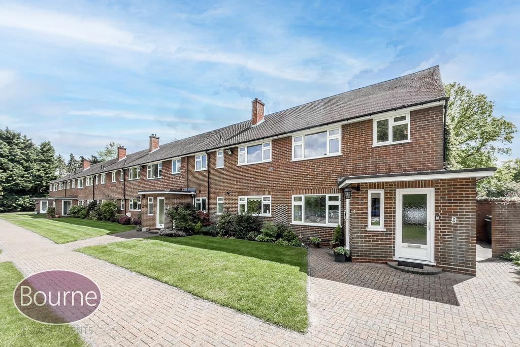 Broom Hall, Oxshott, Leatherhead, Surrey, KT22 3 bed apartment £2,150